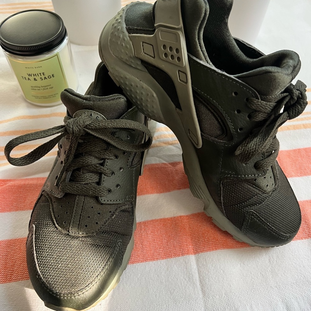 Nike Huarache - used like new